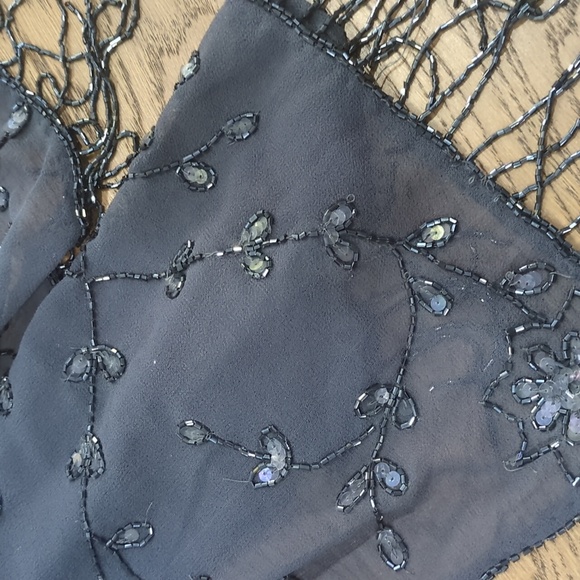 Gray sequence scarf wrap - Picture 2 of 5